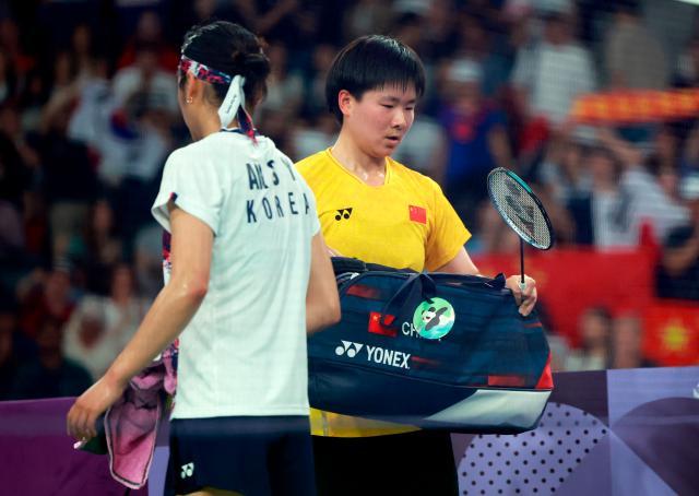 1722863173437066965.jpg 巴黎奥运会丨羽毛球——女单决赛:何冰娇对阵安洗莹XxjpseC009754_20240805_MVPFN0A001.jpg