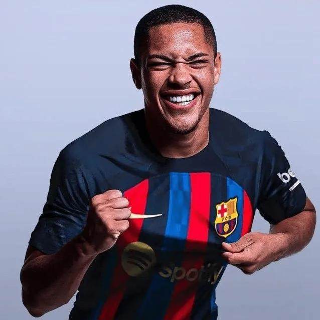 1686698693934097268.jpg 罗克.webp.jpg