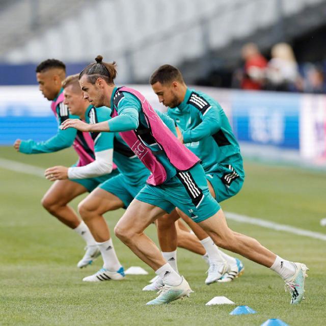 1653707080547021347.jpg 004cWfYKgy1h2np84vbrvj60u00u0q9z02.jpg