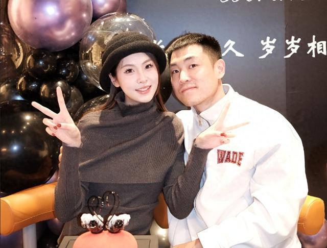 他是男篮高铁,场均7分拿600万顶薪,逆袭成功,娇妻很漂亮|高诗岩|篮球|篮板|山东男篮|赵继伟_新浪体育_新浪新闻